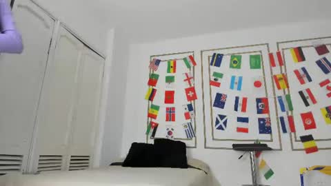 Snapshot of emily_gaviria1 chatting on July 1, 12:07 pm emily_gaviria1 online show from July 1, 12:07 pm