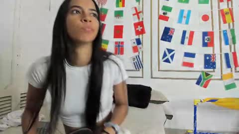 Snapshot of emily_gaviria1 chatting on July 4, 12:22 pm emily_gaviria1 online show from July 4, 12:22 pm