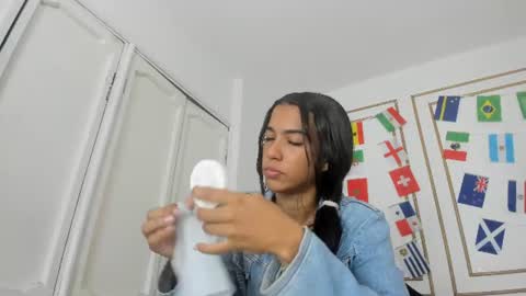 Snapshot of emily_gaviria1 chatting on July 12, 12:18 pm emily_gaviria1 online show from July 12, 12:18 pm