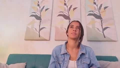 Snapshot of emily_gaviria1 chatting on July 27, 12:23 pm emily_gaviria1 online show from July 27, 12:23 pm