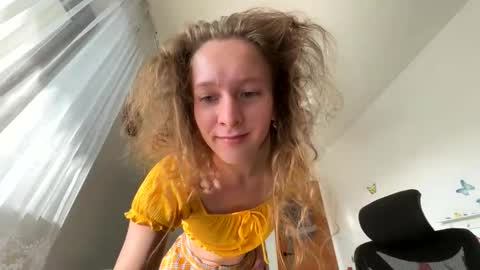 Snapshot of emily_in_parisss chatting on October 8, 7:28 am Emily  online show from October 8, 7:28 am