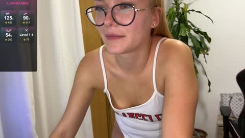 Snapshot of emily_jayreal chatting on January 26, 6:27 pm Emily online show from January 26, 6:27 pm