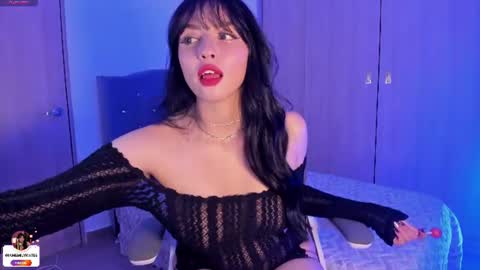Snapshot of emily_katee chatting on June 19, 1:21 am Emily online show from June 19, 1:21 am