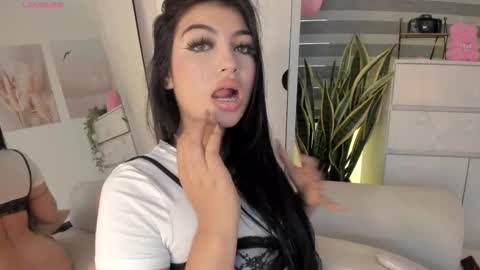 EmilyKenner  Independent model  online show from February 7, 11:47 am