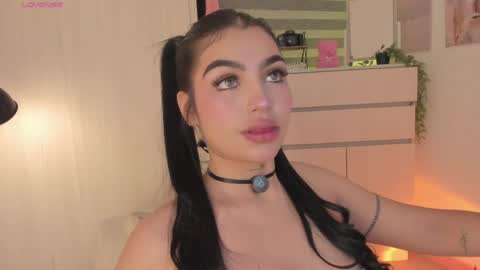 Snapshot of emily_kenner chatting on May 17, 12:01 pm EmilyKenner Independent model online show from May 17, 12:01 pm