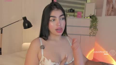 Snapshot of emily_kenner chatting on May 25, 11:27 am EmilyKenner Independent model online show from May 25, 11:27 am