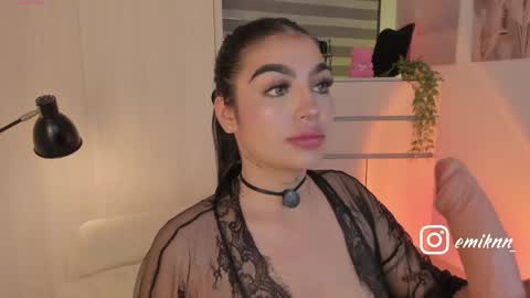 Snapshot of emily_kenner chatting on June 5, 12:11 pm EmilyKenner Independent model online show from June 5, 12:11 pm