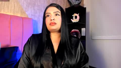 Snapshot of emily_klarence chatting on May 21, 8:05 pm Emily online show from May 21, 8:05 pm