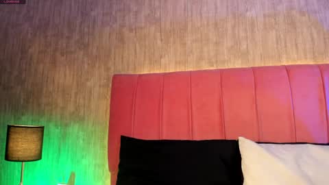 Snapshot of emily_klarence chatting on May 27, 8:50 pm Emily online show from May 27, 8:50 pm