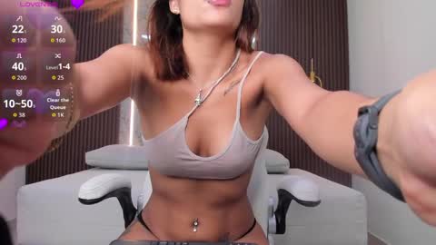 Snapshot of emily_kovac chatting on June 9, 11:33 am emily_kovac online show from June 9, 11:33 am