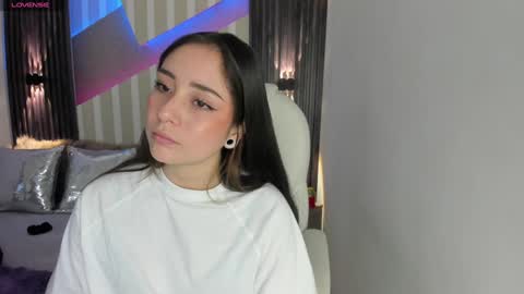 Snapshot of emily_layton chatting on January 29, 2:32 pm Emily online show from January 29, 2:32 pm