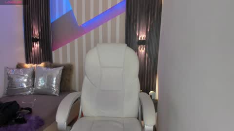 Snapshot of emily_layton chatting on February 3, 2:34 pm Emily online show from February 3, 2:34 pm