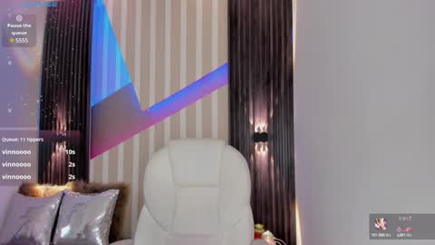 Snapshot of emily_layton chatting on February 5, 6:26 pm Emily online show from February 5, 6:26 pm