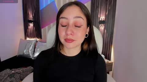 Snapshot of emily_layton chatting on February 11, 2:46 pm Emily online show from February 11, 2:46 pm