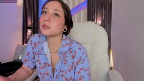 Snapshot of emily_layton chatting on February 12, 2:43 pm Emily online show from February 12, 2:43 pm