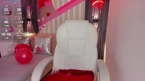 Snapshot of emily_layton chatting on February 21, 5:53 pm Emily online show from February 21, 5:53 pm