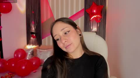 Snapshot of emily_layton chatting on February 24, 3:09 pm Emily online show from February 24, 3:09 pm