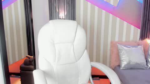 Snapshot of emily_layton chatting on September 9, 2:38 pm Emily online show from September 9, 2:38 pm