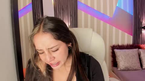 Snapshot of emily_layton chatting on September 25, 2:43 pm Emily online show from September 25, 2:43 pm