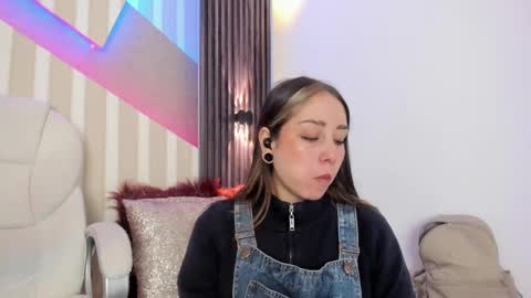 Snapshot of emily_layton chatting on September 30, 2:33 pm Emily online show from September 30, 2:33 pm