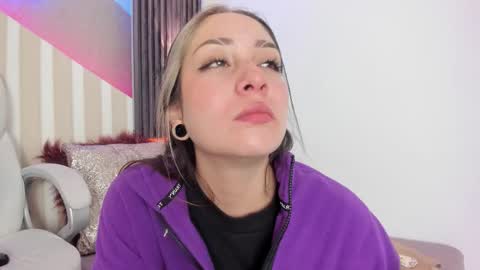 Snapshot of emily_layton chatting on October 1, 1:39 pm Emily online show from October 1, 1:39 pm