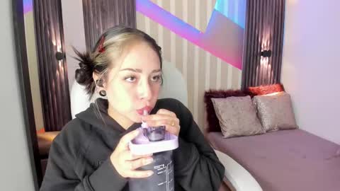 Snapshot of emily_layton chatting on October 2, 2:57 pm Emily online show from October 2, 2:57 pm