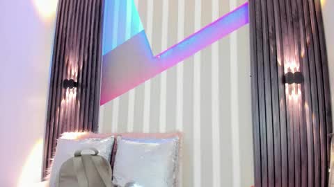 Snapshot of emily_layton chatting on October 7, 2:47 pm Emily online show from October 7, 2:47 pm