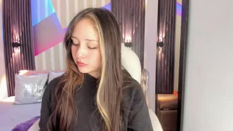 Snapshot of emily_layton chatting on October 8, 2:47 pm Emily online show from October 8, 2:47 pm