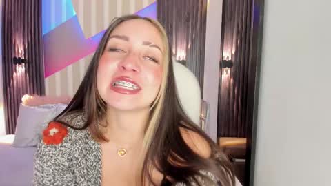 Snapshot of emily_layton chatting on October 17, 3:03 pm Emily online show from October 17, 3:03 pm