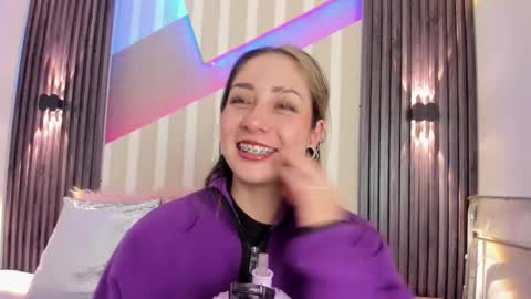 Snapshot of emily_layton chatting on October 20, 2:50 pm Emily online show from October 20, 2:50 pm