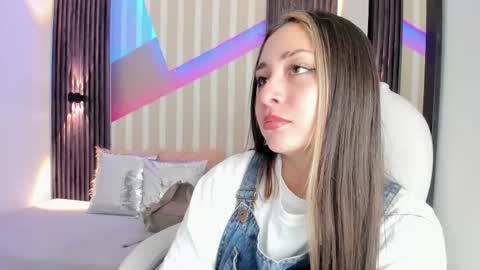 Snapshot of emily_layton chatting on October 22, 3:12 pm Emily online show from October 22, 3:12 pm