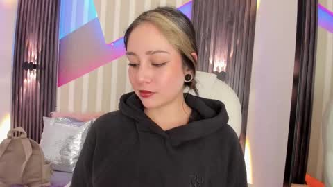 Snapshot of emily_layton chatting on October 27, 2:32 pm Emily online show from October 27, 2:32 pm