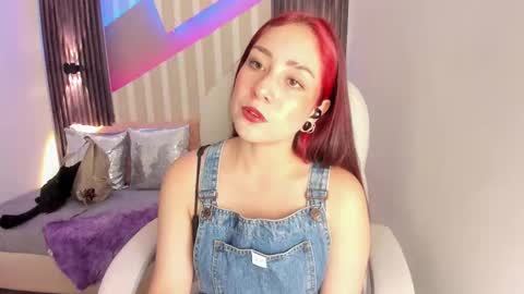 Snapshot of emily_layton chatting on November 4, 2:38 pm Emily online show from November 4, 2:38 pm