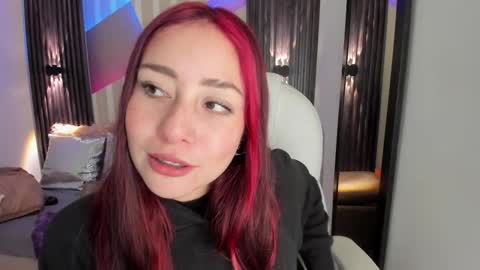 Snapshot of emily_layton chatting on November 6, 2:51 pm Emily online show from November 6, 2:51 pm