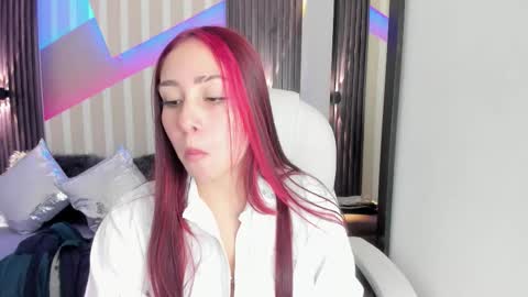 Snapshot of emily_layton chatting on November 8, 3:01 pm Emily online show from November 8, 3:01 pm