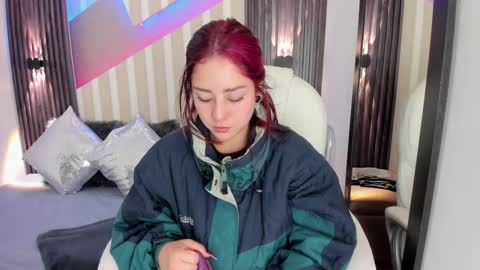 Snapshot of emily_layton chatting on November 11, 2:50 pm Emily online show from November 11, 2:50 pm