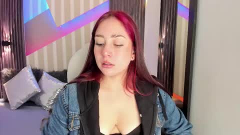 Snapshot of emily_layton chatting on November 12, 2:50 pm Emily online show from November 12, 2:50 pm