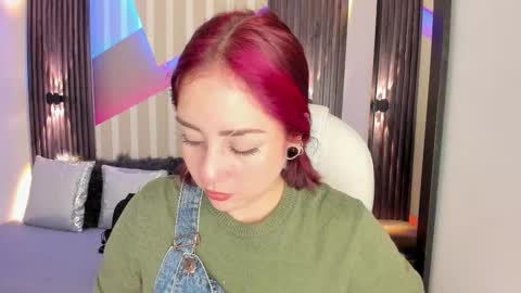 Snapshot of emily_layton chatting on November 13, 2:27 pm Emily online show from November 13, 2:27 pm