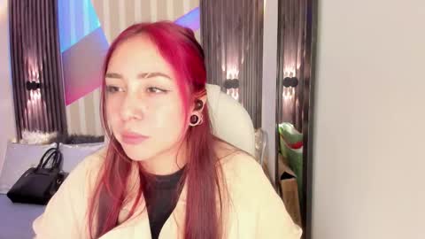 Snapshot of emily_layton chatting on November 15, 3:52 pm Emily online show from November 15, 3:52 pm