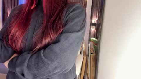 Snapshot of emily_layton chatting on November 17, 2:34 pm Emily online show from November 17, 2:34 pm