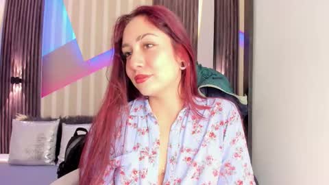 Snapshot of emily_layton chatting on November 18, 3:27 pm Emily online show from November 18, 3:27 pm