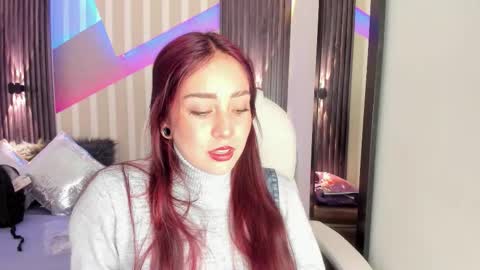 Snapshot of emily_layton chatting on November 20, 2:50 pm Emily online show from November 20, 2:50 pm