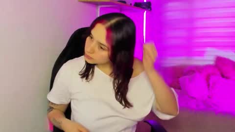 emily_lindey online show from December 14, 11:26 am