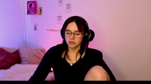 Snapshot of emily_lindey_ chatting on May 7, 2:28 am Emily Lindey online show from May 7, 2:28 am