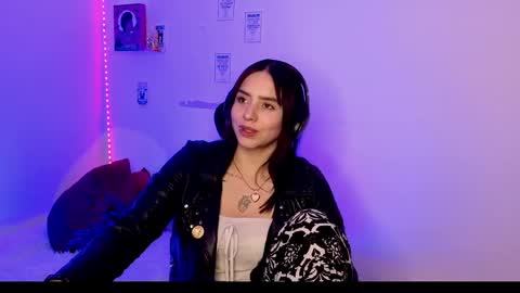 Snapshot of emily_lindey_ chatting on May 9, 3:56 am Emily Lindey online show from May 9, 3:56 am