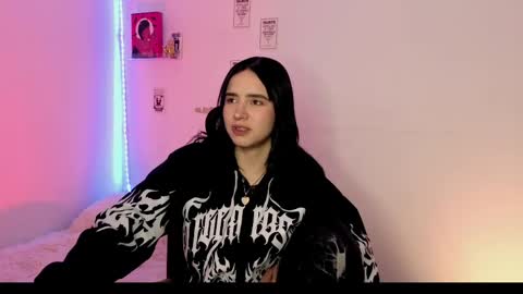 Snapshot of emily_lindey_ chatting on May 15, 4:19 am Emily Lindey online show from May 15, 4:19 am