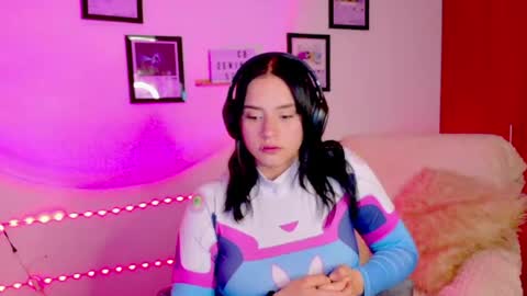 Snapshot of emily_lindey_ chatting on May 28, 6:00 am Emily Lindey online show from May 28, 6:00 am