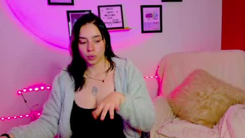 Snapshot of emily_lindey_ chatting on June 1, 2:24 am Emily Lindey online show from June 1, 2:24 am
