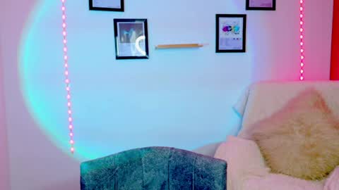 Snapshot of emily_lindey_ chatting on June 4, 5:24 am Emily Lindey online show from June 4, 5:24 am