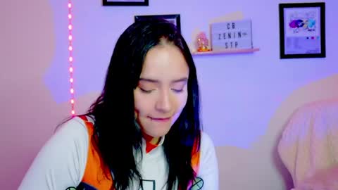 Snapshot of emily_lindey_ chatting on June 13, 8:12 am Emily Lindey online show from June 13, 8:12 am